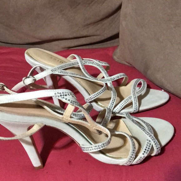 Beige/Silver Rhinestone Sandals!!! - Picture 2 of 6